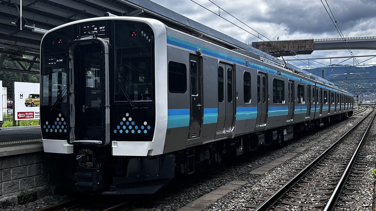 noraexpress's tweet photo. Ｅ１３１系・岡谷駅停車中 https://t.co/pjpEpbbRPU