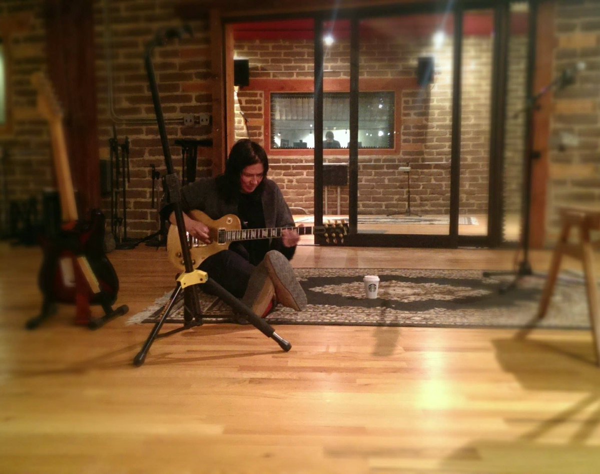 yamamiya's tweet photo. 【ミュージック★アイランズ】Kim Deal - Are You Mine?
アルツハイマー病を患った母親との実体験をもとに書いた深い愛情と切なさに満ちた楽曲。ノスタルジックなメロディと温かな歌声が心に残ります
https://t.co/3s7n9ylzgC https://t.co/9aBG46b9ue