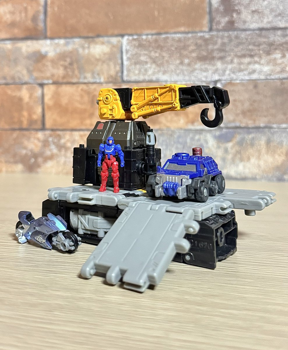 FUTOSANDAYO's tweet photo. #お昼休みに一枚だけTF玩具写真を貼ろう
#トランスフォーマー #Transformers 
アイアンワークスめちゃくちゃ遊べるな... https://t.co/YqiOU8KBA3