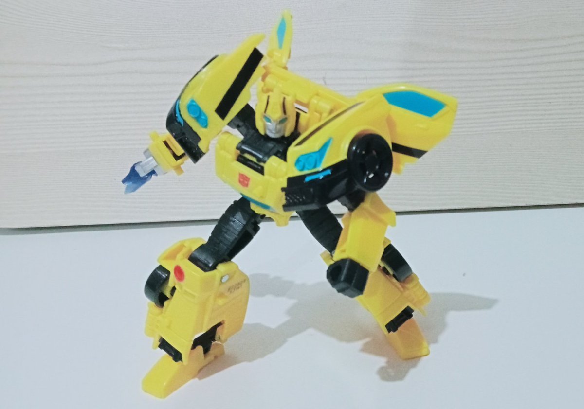 Powerglide1985's tweet photo. @0KULTRA__ @ImSaberdust May I suggest getting this Cyberverse Bee :P (It's the prime changers deco) https://t.co/4yBSbxFz15