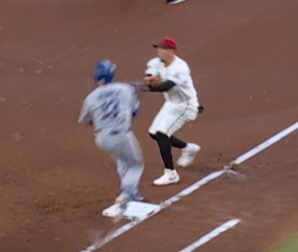 stevenburt's tweet photo. @wyattjarvis08 @shoewizard59 this is the first angle we have from broadcasts. simple enough, muncy takes fair side, vargas takes foul side. so why is vargas now on the opposite side at the collision point? https://t.co/tEVBbxDAFZ