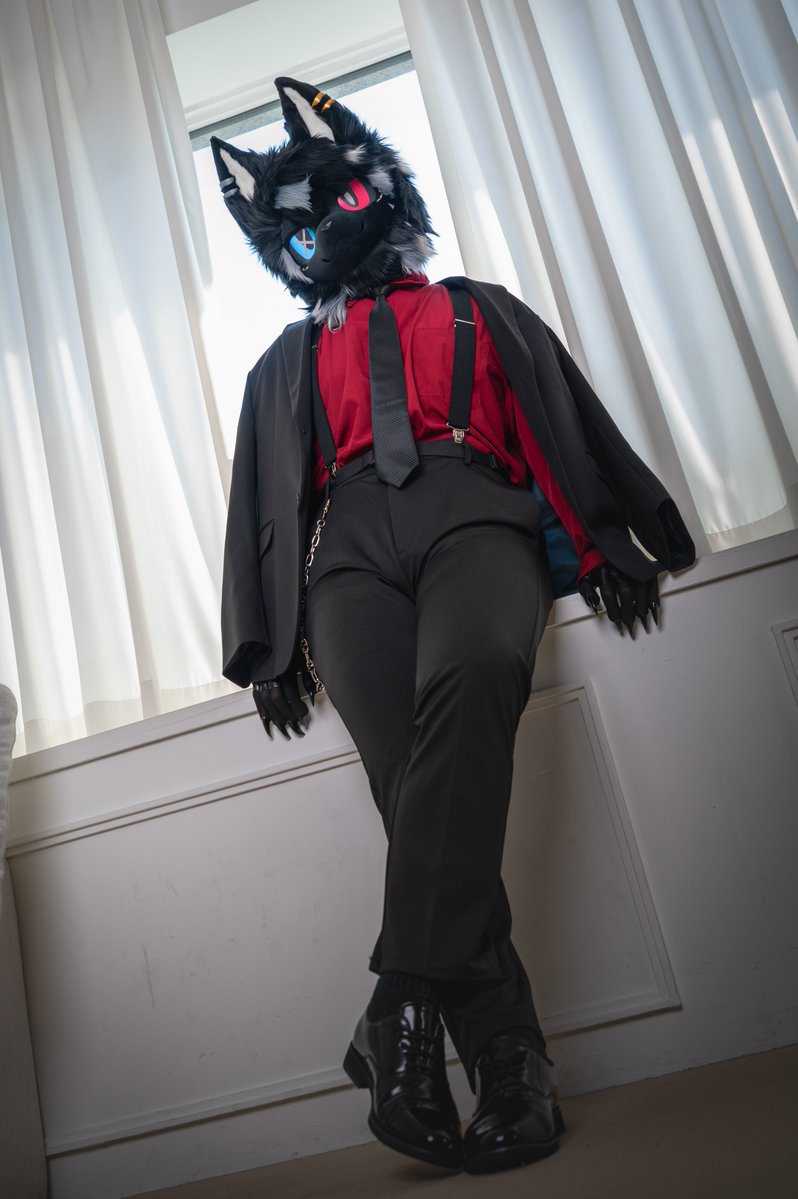 Deimos_Fursuit's tweet photo. Give me your money💵

#FursuitFriday https://t.co/75v16cZXvz