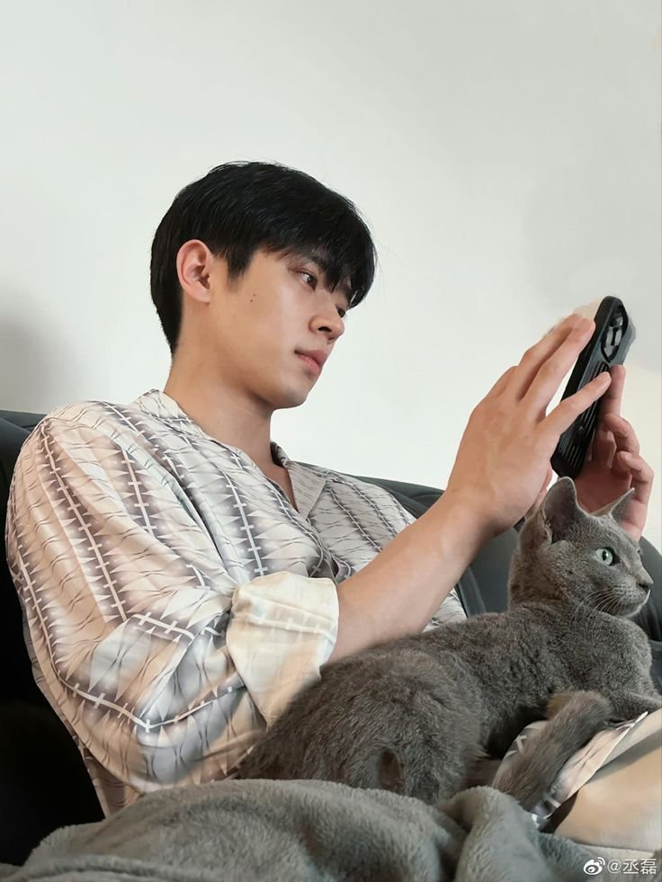 historiamayaa's tweet photo. ㅤㅤㅤㅤ

📍𝐏𝐈𝐑 𝐌𝐨𝐝𝐞𝐫𝐧𝐢𝐚𝐥 — 𝐌𝐢𝐥𝐞𝐧𝐢𝐚𝐥 𝟎𝟐

kalau berdua di rumah sama dia, biasanya aku cuma menemani dia bekerja. Kadang mau mengganggu juga, tapi kasihan takut si Gemini ini malah darah tinggi. Jadi lebih baik aku duduk manis aja sambil liat dia kerja.

ㅤㅤ https://t.co/hlmptXUmue