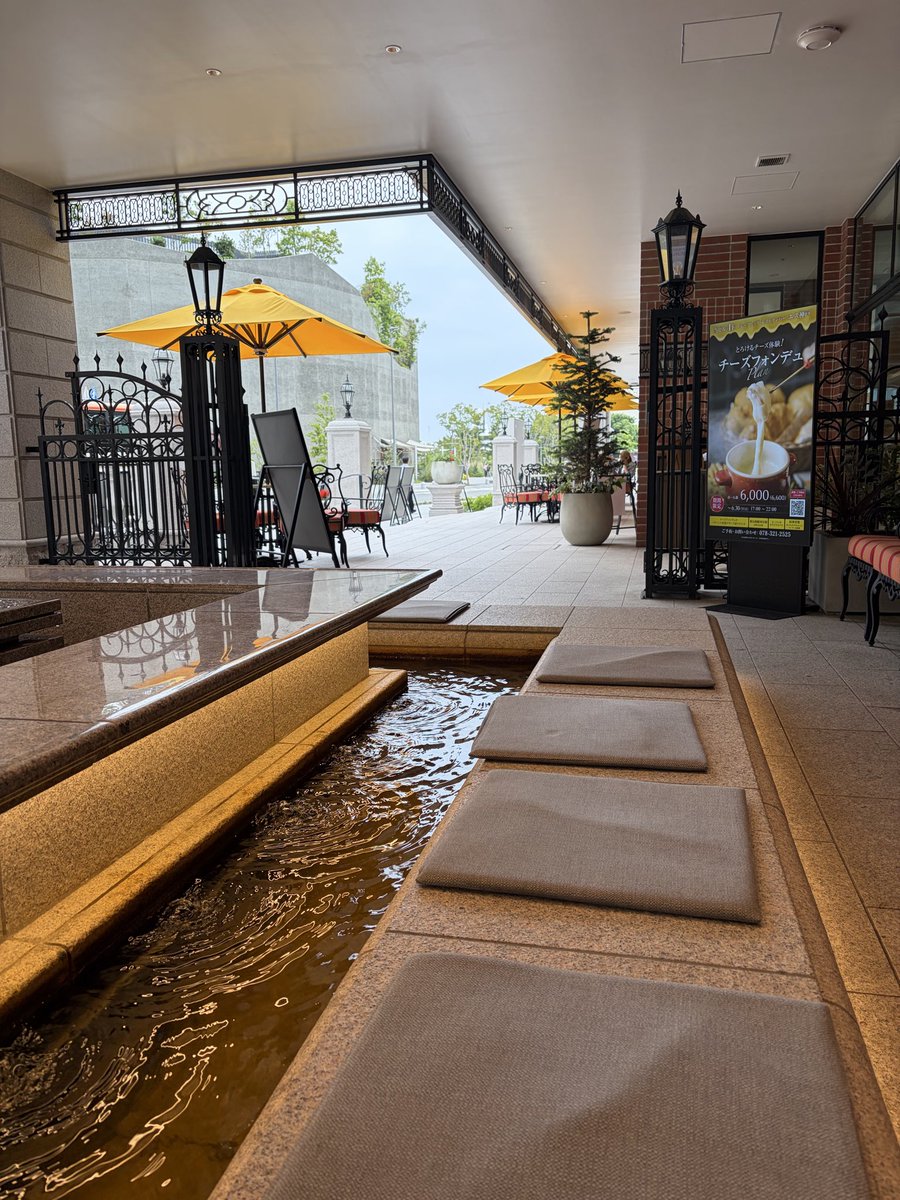 runrunranran51's tweet photo. 足湯に行ってきました。
ドリンクオーダーしたら足湯または
涼しく店内でもオッケーでした。
終わった後は　スッキリ爽やかに
楽しかった。 https://t.co/HyIL2bknIz