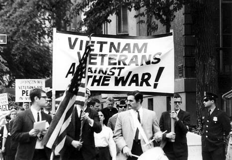 TammiMinoski's tweet photo. On June 1, 1967, the #VietnamVeteransAgainstTheWar was founded in NYC after six Vietnam vets marched together in a demonstration for an end to the war. The group was organized to give voice to the growing opposition to the #VietnamWar among people in the military. #USHistory https://t.co/P38nh5NM5a