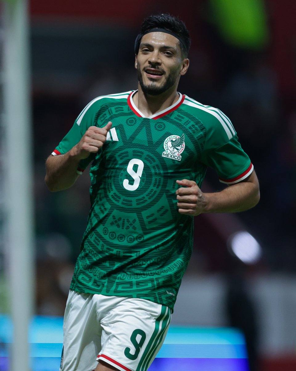miseleccionmx's tweet photo. Gol histórico para Raúl Alonso Jiménez. 📸⚽

Con su tanto ante Serbia, Raulito llegó a 46 goles con la Selección y empató a Jared Borguetti en el cuarto puesto de nuestros máximos anotadores. 💥

Info: @osigs 

#SomosMéxico 💚🤍❤️ | #ÚltimaEscala https://t.co/eJwqwpGOX0