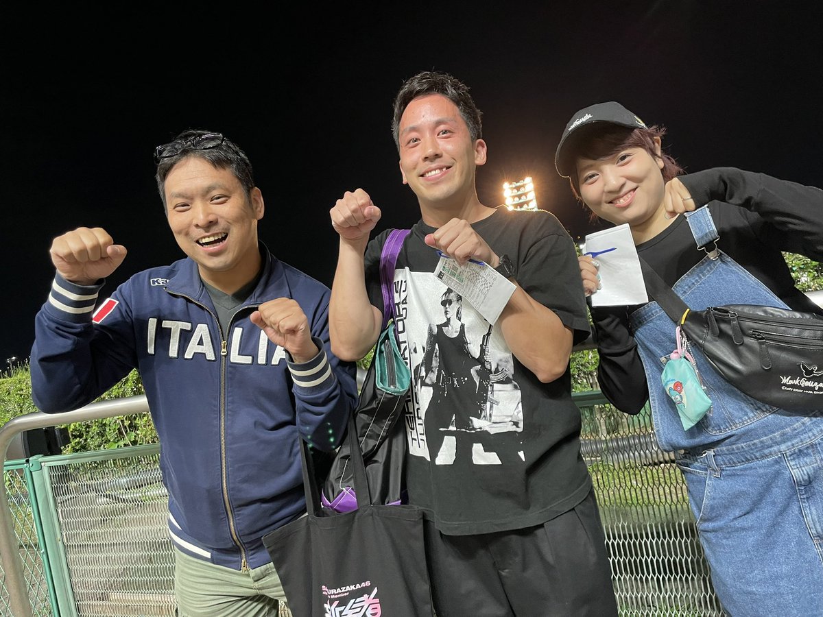 deranoko's tweet photo. 昨日の誕生日は、2AWスタッフ陣で競馬行きましたね。

初🐎
#2AW https://t.co/7pcp7Boo1E