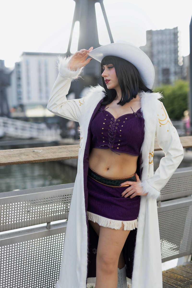 coshduk's tweet photo. She can read the Poneglyphs... and steal hearts 💙🌺

When @katyafern becomes Nico Robin, magic happens ✨

Your adventure starts here 👉 https://t.co/R4nxYjUgZr

#nicorobin #robinchan #onepiecelive #cosplaylife #animeuk #onepiece #cosplaystyle #animemerch https://t.co/wN33taZ8tq
