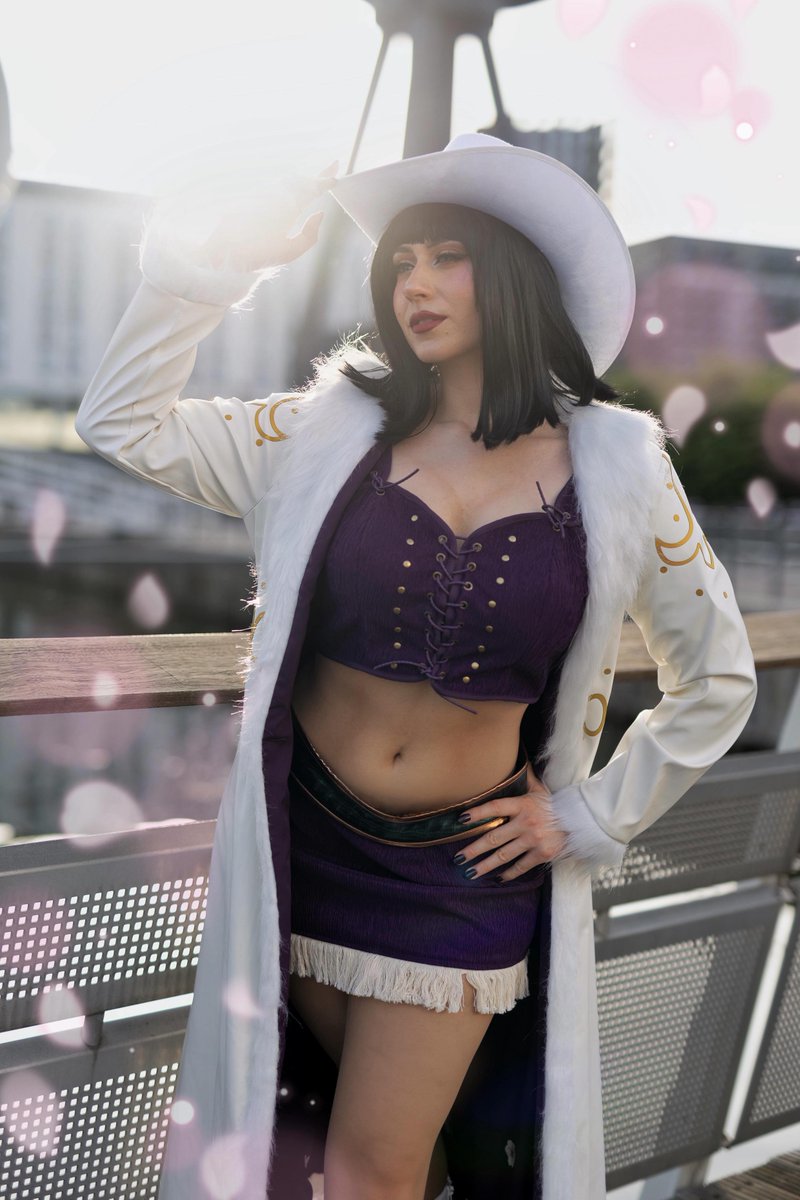 coshduk's tweet photo. She can read the Poneglyphs... and steal hearts 💙🌺

When @katyafern becomes Nico Robin, magic happens ✨

Your adventure starts here 👉 https://t.co/R4nxYjUgZr

#nicorobin #robinchan #onepiecelive #cosplaylife #animeuk #onepiece #cosplaystyle #animemerch https://t.co/wN33taZ8tq