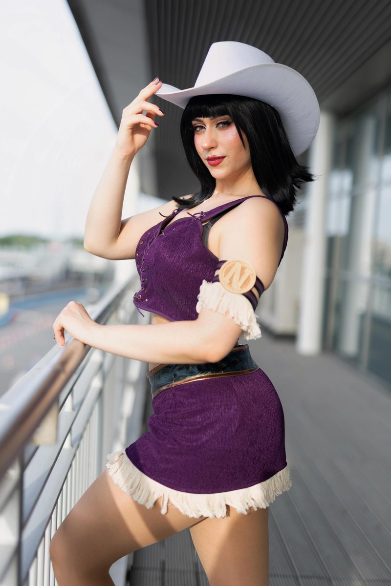 coshduk's tweet photo. She can read the Poneglyphs... and steal hearts 💙🌺

When @katyafern becomes Nico Robin, magic happens ✨

Your adventure starts here 👉 https://t.co/R4nxYjUgZr

#nicorobin #robinchan #onepiecelive #cosplaylife #animeuk #onepiece #cosplaystyle #animemerch https://t.co/wN33taZ8tq