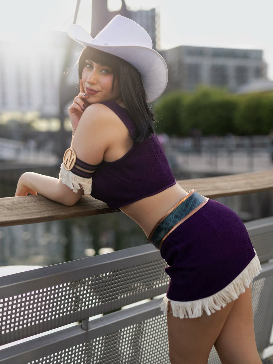 coshduk's tweet photo. She can read the Poneglyphs... and steal hearts 💙🌺

When @katyafern becomes Nico Robin, magic happens ✨

Your adventure starts here 👉 https://t.co/R4nxYjUgZr

#nicorobin #robinchan #onepiecelive #cosplaylife #animeuk #onepiece #cosplaystyle #animemerch https://t.co/wN33taZ8tq