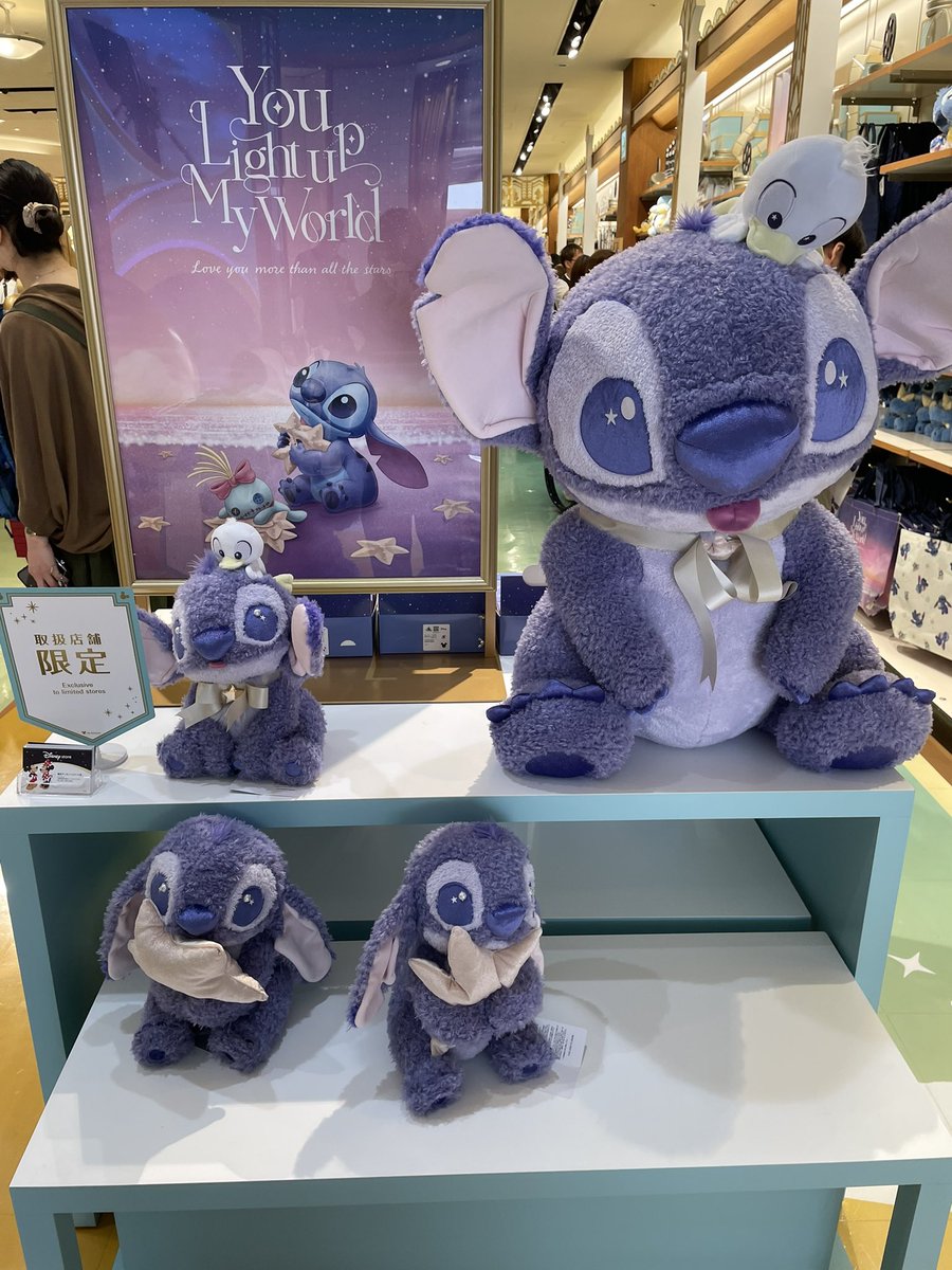 no34_626disney's tweet photo. ただい舞浜～～！！
ストアのグッズこんな感じでした🌺 https://t.co/bWDcrOFmZ9