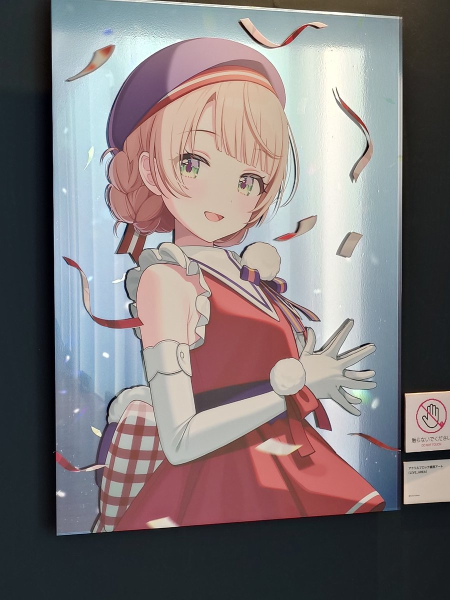 kanade53uiui's tweet photo. 個展のショッピングバッグを額装してみたよ🥰
実際に飾ってた原画をイメージしてやったらいい感じに仕上がった👍

最終日個展行ったときに、昼間見たら、光の反射でまた違った絵になってて良かった😆 https://t.co/dCoxG9G63O