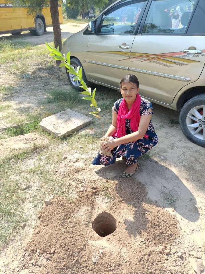 itz_ibadat's tweet photo. Our environment is a precious gift that sustains all life. By planting trees, adopting eco-friendly habits, we can build a greener and healthier future for generations to come.
Inspiration- Saint Gurmeet Ram Rahim Ji.
Happy #WorldEnvironmentDay 🌱. 
#WorldEnvironmentDay2026 https://t.co/NH0MDZdT62