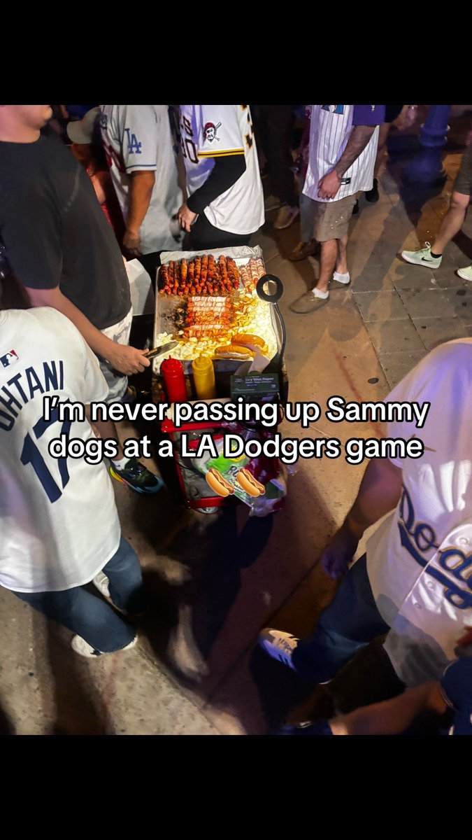 851kellen's tweet photo. #dodgers ⚾️🌭🌭⚾️ https://t.co/Dt3nhV5tAJ