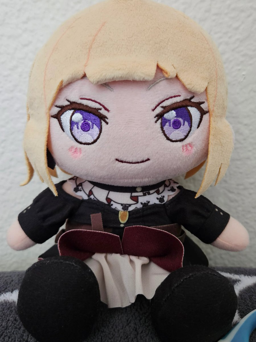 silh0uettedance's tweet photo. had a bad day today so i cut off uika's bangs https://t.co/MpxUxHF6k9