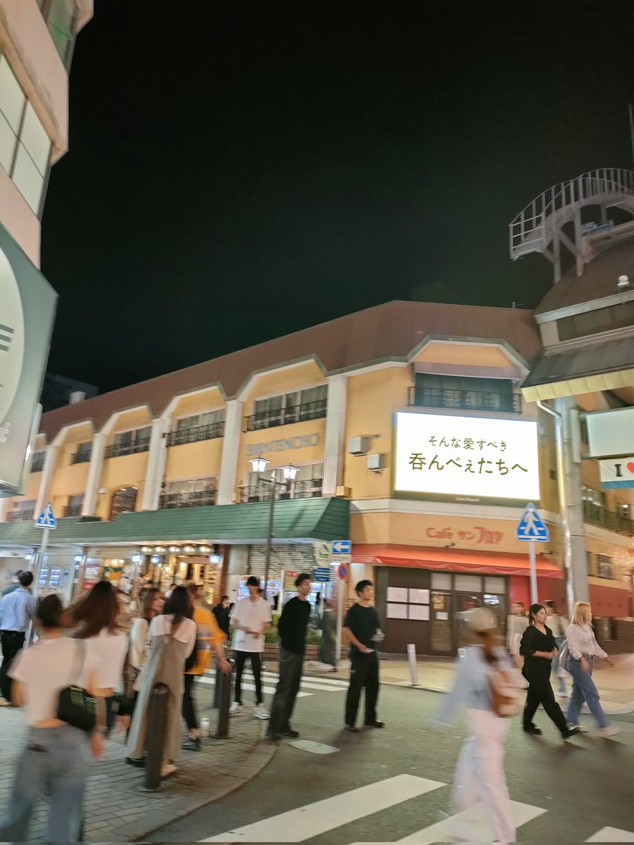 HAKATAmon2468's tweet photo. 福岡天神はこういう雰囲気が凄く良いなと
個人的にあまりここらへんは再開発とかしないでほしいかなと https://t.co/zxTdsYEF2x