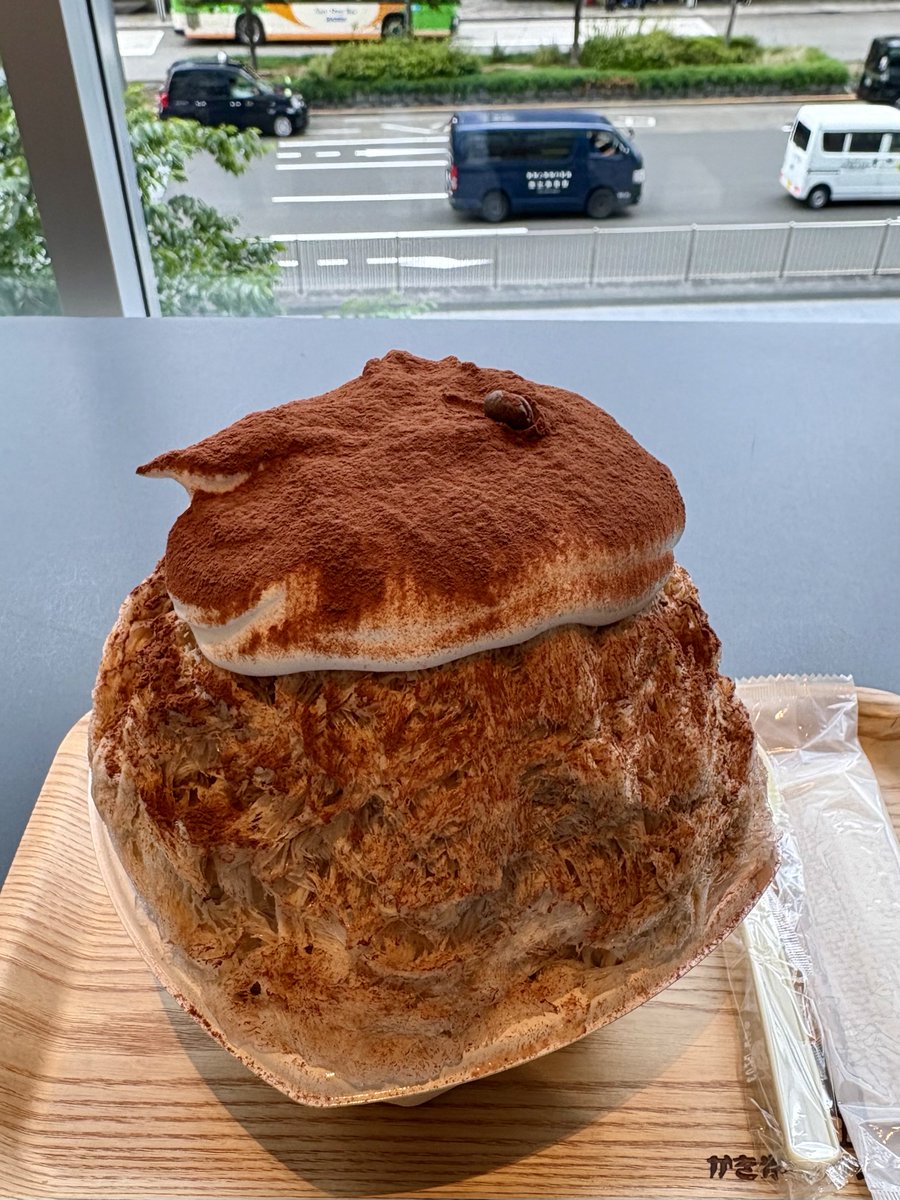RinkoSaito's tweet photo. 昨日は台風が去り午後から���しぶりにのんびり外出。
東京駅八重洲口の真向かいにある「ミッドタウン八重洲」の二階にある「かき氷コレクション・バトン」３日〜１６日までさいたまの「CRAFT CAFE」が出店。ここで全国の美味しいかき氷が期間限定で食べられます。
「スイートポテトラテ」食べました😋 https://t.co/xhMD1xkCm0