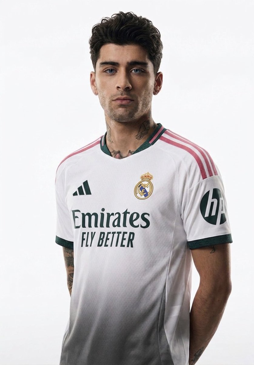 dbtmvinyl's tweet photo. Que linda que es la nueva camiseta del Madrid 😋. https://t.co/h4k6sJHaCq
