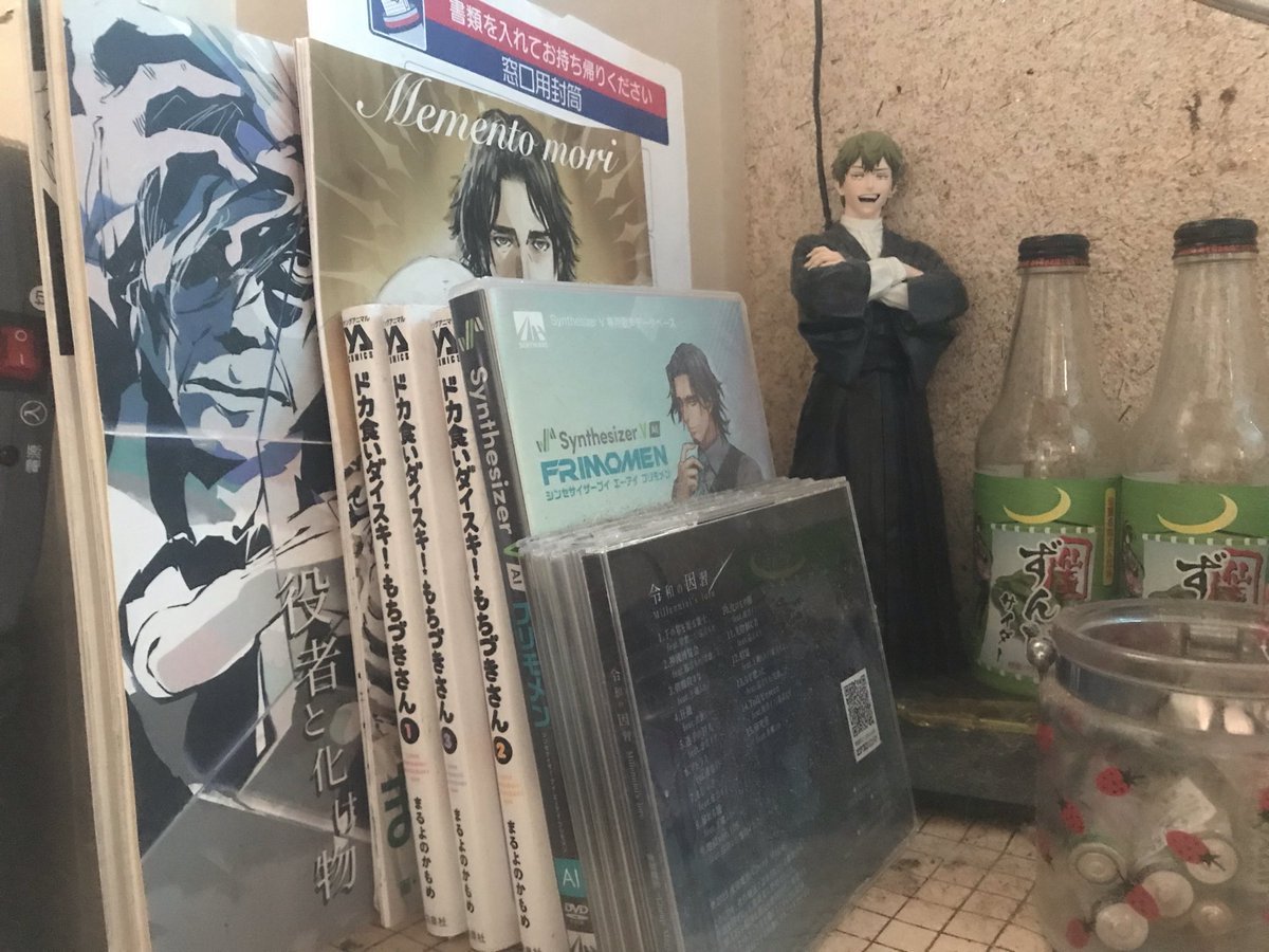 RedChick0's tweet photo. アイロン台の上
カオスになってきたわ https://t.co/RVNVefc1EG