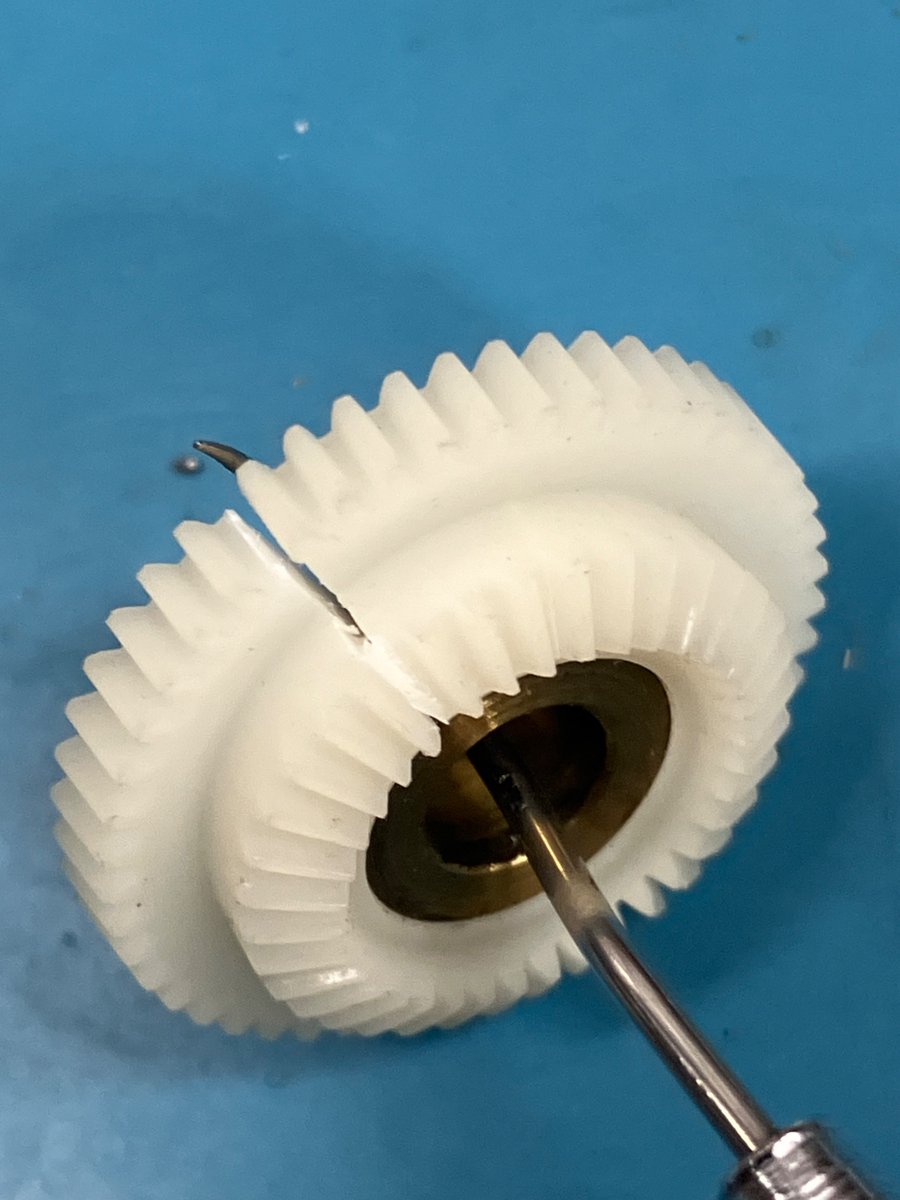 galooticus's tweet photo. One gear has also shrunk on its hub and split badly, locking up the spider gears. Fix here is to heat/melt the bore and glue, or 3D print a new gear, or buy a $100 set of brass gears from a dude in India. https://t.co/vxEUX9iK4S