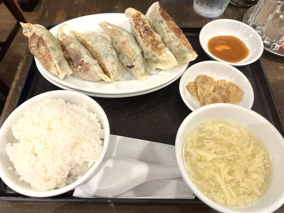 kagawatch's tweet photo. Today’s lunch is this,
large fried dumplings combo at #MANTONKI.
¥1155

今日の昼食は、#パセーラ広島　一階の
#万豚記　にて
大餃子セット。 https://t.co/x0JvvtXU6b