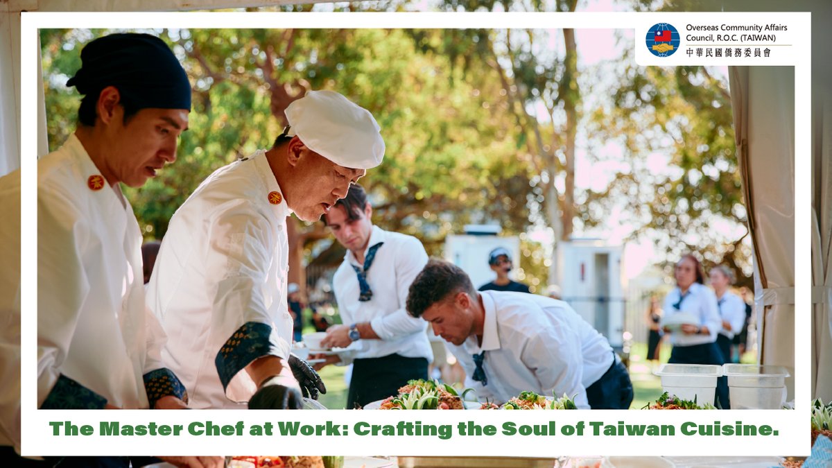 OCAC_TAIWAN's tweet photo. Taiwanese "Ban-Doh" (banquet) culture at the Sydney Opera House! 🌊✨

To share Taiwan's authentic flavors with the world, we brought a classic banquet to Australia! Huge thanks to our FASCA Sydney youth ambassadors for bridging cultures through translation and reception. 💪

Watch how Taiwanese food amazes the world through the lens of "Have A Seat":
📺 Jun 12 | Hami Video & Line TV
📺 Jun 16 | YouTube(https://t.co/lIddgCRYN2)
#TaiwaneseBanquet #FASCA #TaiwanCulture #TaiwanFood