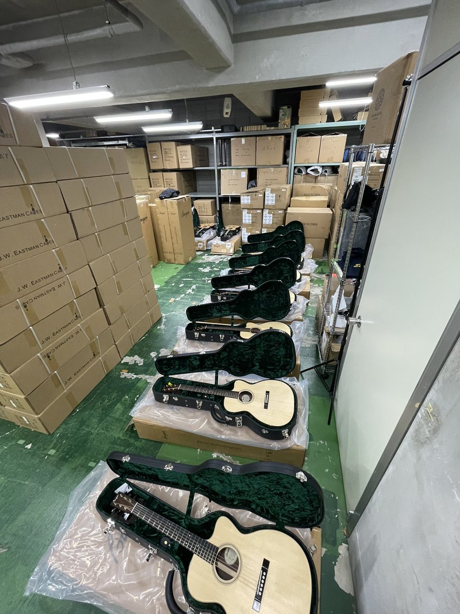 heartmanguitars's tweet photo. ボジョア/タッチストーンから待望のソロイストが登場〜！

#Bourgeois 
-Japan Special-OMC Soloist/TS
販売価格:¥715,000税込

ルッツトップににマダガスカルローズサイドバック…

本日より発売！
これは皆さんお待ちかねなのでは！？
既に1本ご成約です🙏

商品ページ⬇️
https://t.co/NDO2Rvo2J0 https://t.co/FOW5wSo0Ws