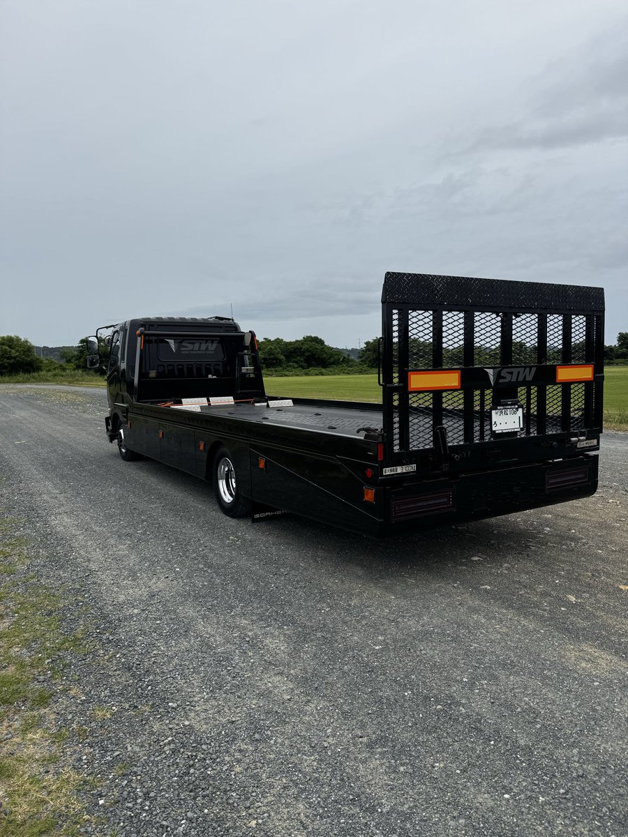 stw_tranpo's tweet photo. 4t 積載車　売却します

程度は極上

フルカスタム積載車

H10 8,000cc NA
走行32万km
フルエアロ
カスタム多数
ブリジストンメッキホイール
サブバッテリーシステム搭載
2,000wインバータ
パーキングクーラー付

価格はDM・お電話ください
090-1820-2923
#セルフローダー
#積載車
#レッカー
#積車 https://t.co/a4U1xx40rw