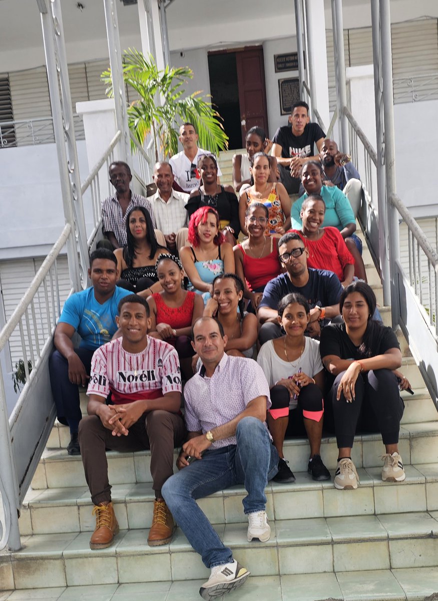 pllody's tweet photo. Hoy terminamos el curso de Historia del Derecho: sí, lo logramos. En la gratitud, Cuba: porque entre tantas nubes grises, órdenes ejecutivas, sanciones, más cerco y la amenaza de bombas que pudieran caer... No hay en esta tierra una sola universidad que haya cerrado. https://t.co/dZz9VU5tWz