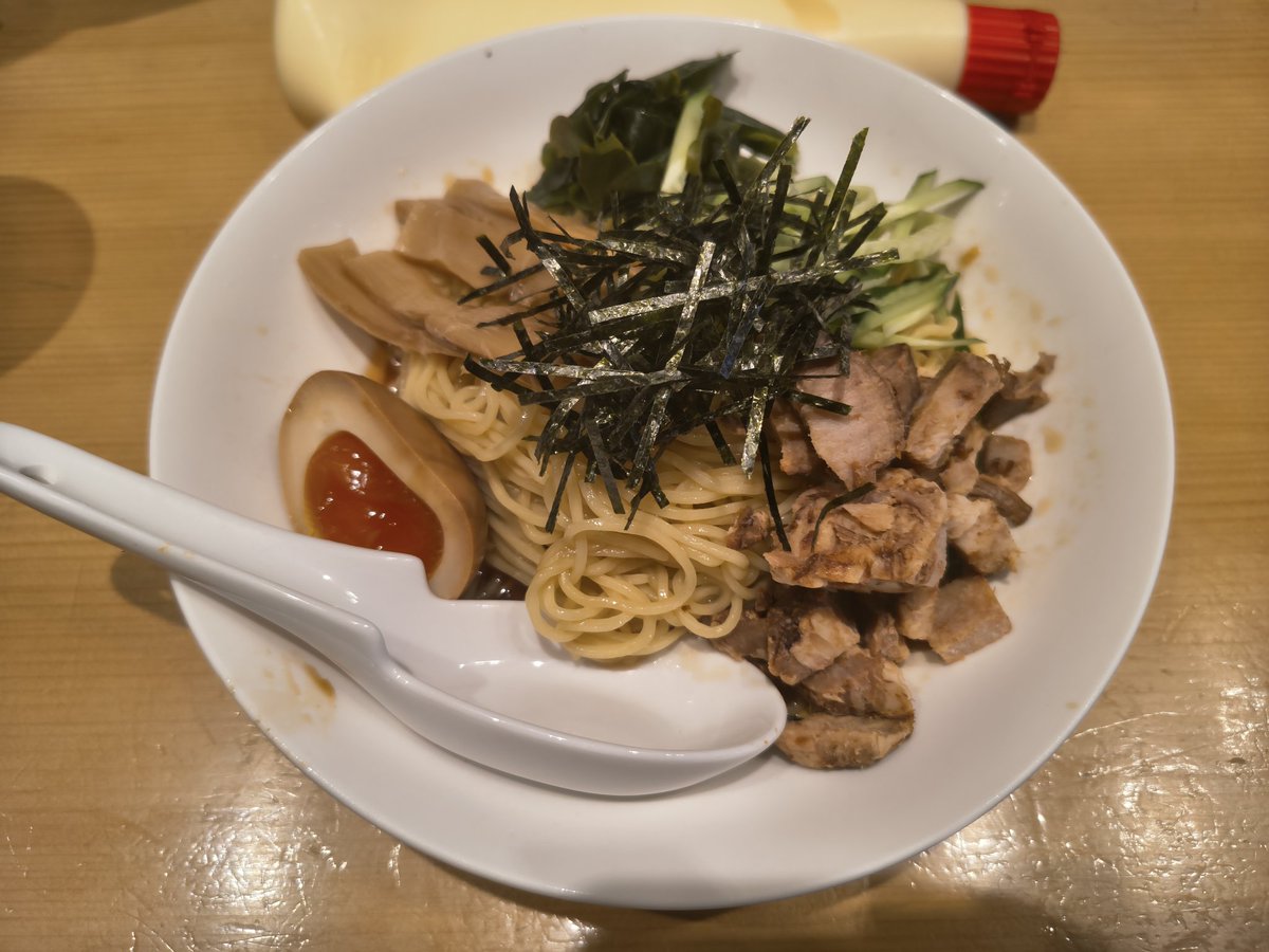 yasuharu0309's tweet photo. #今日のランチ 
麺屋 時光
期間限定)冷やし麺　¥850-
Instagramで冷やし麺を始めたとあったので、お邪魔しました。
新しいメニューを追加するのは、メニュー開発するだけでも色々試行錯誤して大変だと思います。
器が冷たくて、チャーシューがゴロゴロ入って美味しかったです。ごちそうさまでした。 https://t.co/5z6DhmBPSC