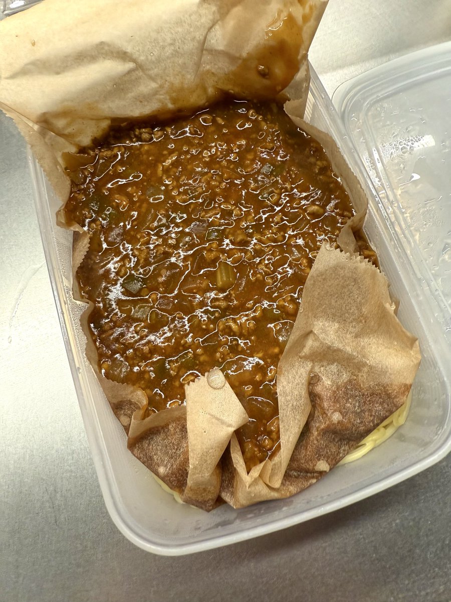 NackkcaN's tweet photo. 今日は出社なので、ミートソーススパ弁当🍝
ソースと麺の間にクッキングシート挟んどくと汁吸わないし、レンチンも出来るしで神。

#Nackcook https://t.co/uc9aRYYWy4