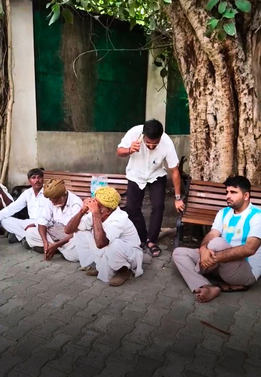 Csrathore_7773's tweet photo. ‘और कितने मज़दूरों की जाने लेना बाक़ी रह गई है …?’ 
        - रविंद्र सिंह भाटी 

गिरल में धरणार्थी जैसाराम मेघवाल की मौत के बाद शिव विधायक रविंद्र सिंह भाटी ने प्रशासन से सवाल करते हुए लिखा! इस वक्त शिव विधायक रविंद्र सिंह भाटी मौके पर मौजूद ! https://t.co/D8cxA5wK5w