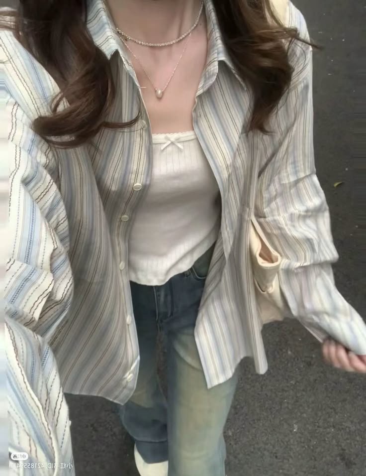 usacgixx's tweet photo. kemeja stripe tuh paling iconic buat lazy outfit, penampilan masih tetap kece💌 https://t.co/SQbLLwFhLL