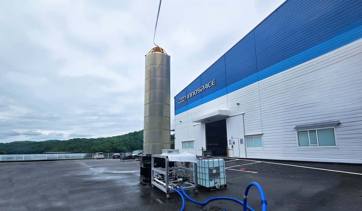 innospacecorp's tweet photo. HANBIT-Nano First-Stage Oxidizer Tank Hydrostatic Pressure Test Successfully Completed for the Second Launch 🛢️✔️

Key manufacturing and verification activities for HANBIT-Nano’s second launch mission are progressing smoothly.

The hydrostatic pressure test is a critical verification process used to assess the structural integrity and leak-tightness of the launch vehicle’s propellant tank. During the test, the tank is completely filled with DI (deionized) water and subjected to repeated pressurization and depressurization cycles, simulating the pressure loads it will experience during flight. 💧

For this test, repeated pressure cycling was conducted at the Nominal Operating Pressure, followed by verification up to 105% of the Maximum Expected Operating Pressure (MEOP). The results confirmed the tank’s structural integrity, leak-tightness, and stability under repeated pressure conditions. 📈🔍

The HANBIT-Nano first-stage oxidizer tank is manufactured from aerospace-grade aluminum, combining lightweight characteristics with high structural strength. Advanced aerospace welding technologies, including Friction Stir Welding (FSW) and Electron Beam Welding (EBW), were applied during fabrication.

FSW is a specialized welding process widely used in the aerospace industry, enabling high-strength, highly reliable joints while minimizing thermal distortion. It is a key manufacturing technology adopted by leading space organizations and launch vehicle companies, including NASA and SpaceX, for propellant tanks and vehicle structures. EBW, meanwhile, utilizes a high-energy electron beam in a vacuum environment to achieve precise, low-distortion welds for components requiring exceptional reliability.

With the successful completion of this hydrostatic pressure test, verification of HANBIT-Nano’s primary structural components for the second launch continues to advance step by step. INNOSPACE will proceed with additional launch preparation activities, including ground hot-fire testing and follow-up verification processes.

Stay tuned for the next milestone in HANBIT-Nano’s journey! 👀✨

#LaunchVehicle #RocketTesting #SpaceLaunch #SpaceTechnology #AerospaceEngineering #LaunchPreparation