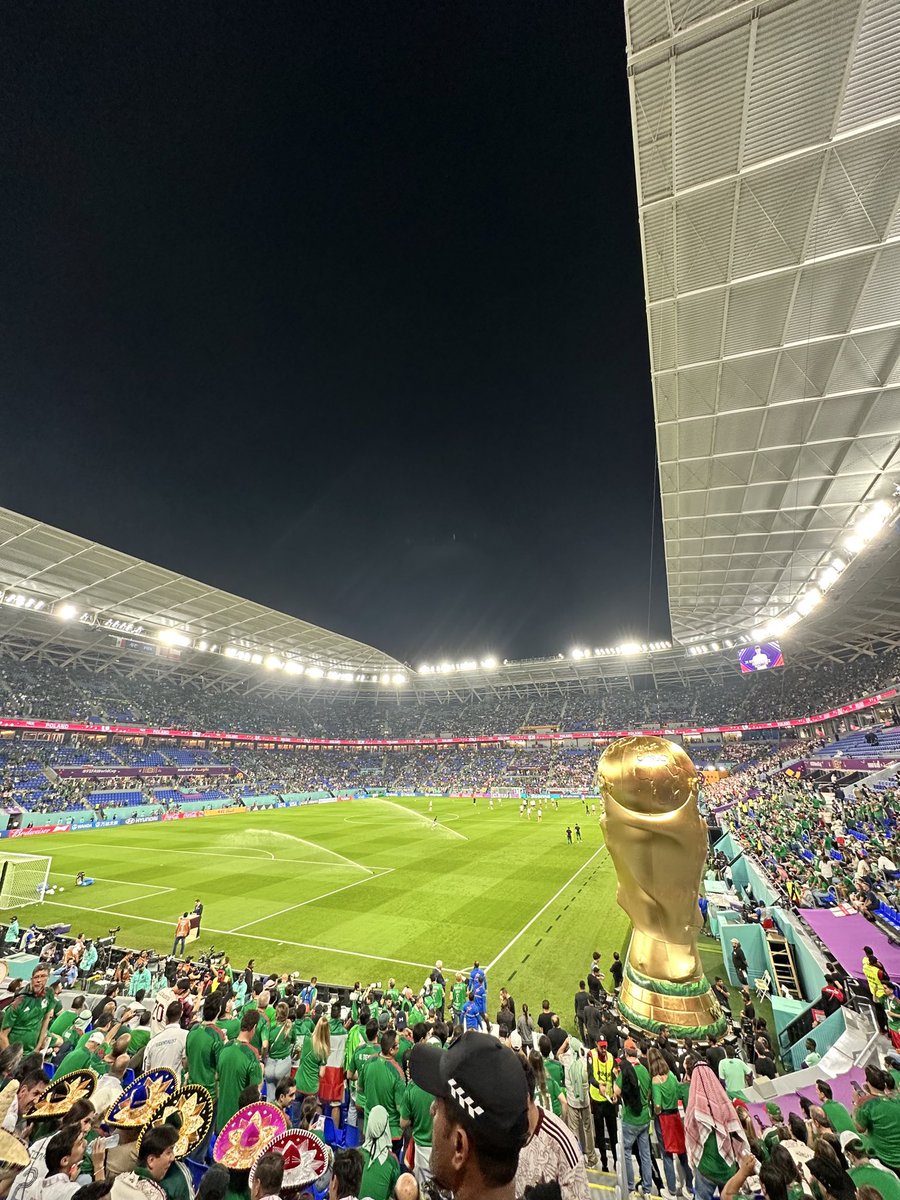 valleeezy's tweet photo. Just missing the big inflatable trophy :/ https://t.co/vAzlz6za5g