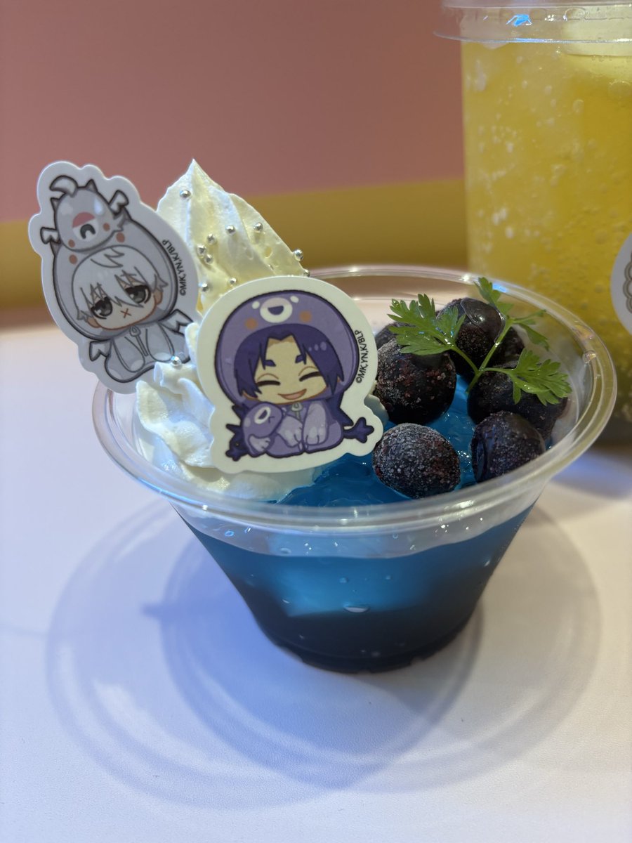 munmudayo's tweet photo. ナレちゃむで出してくれて
ありがとうねスタッフさん🥹
モナカだと思ってたけど
持ち帰れるやつや✊🏻⸒⸒

ナタデココ大好きマンなので好きパフぇでした！ https://t.co/iTZ4ty77nl