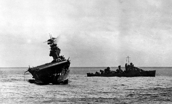 History_JP_5963's tweet photo. 1942年 #6月5日 南雲忠一が兵装転換を命じる間に加賀,蒼龍,赤城が破壊され #ミッドウェー海戦 敗北。が気の緩みを懸念する #山口多聞 の飛龍が生残り単艦突入を敢行,空母ヨークタウンを葬り一矢報いました。が集中砲火で航行不能となり山口は全員退艦を命じ飛龍と共に海中へ https://t.co/3R2OhKMbye