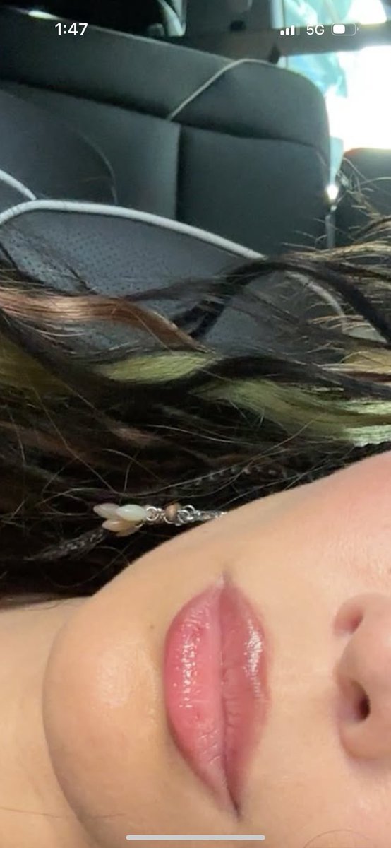 non_binary_void's tweet photo. THE GREEN LIKE VINES ON A TOWERRRRR OR AM I CRAZY https://t.co/jWfNkwVXDS