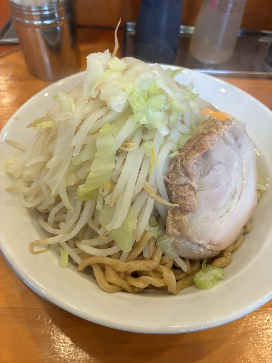 Pramahm's tweet photo. 草取りの後の麺はうめー https://t.co/fUAkBw02hO