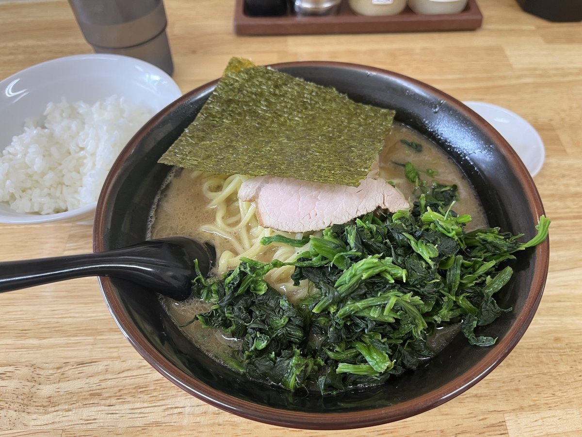 E80Ns's tweet photo. ラーメン五本線
中盛ラーメン、ほうれん草

呉西の家系といえばここ‼️ https://t.co/KDTxLFihck