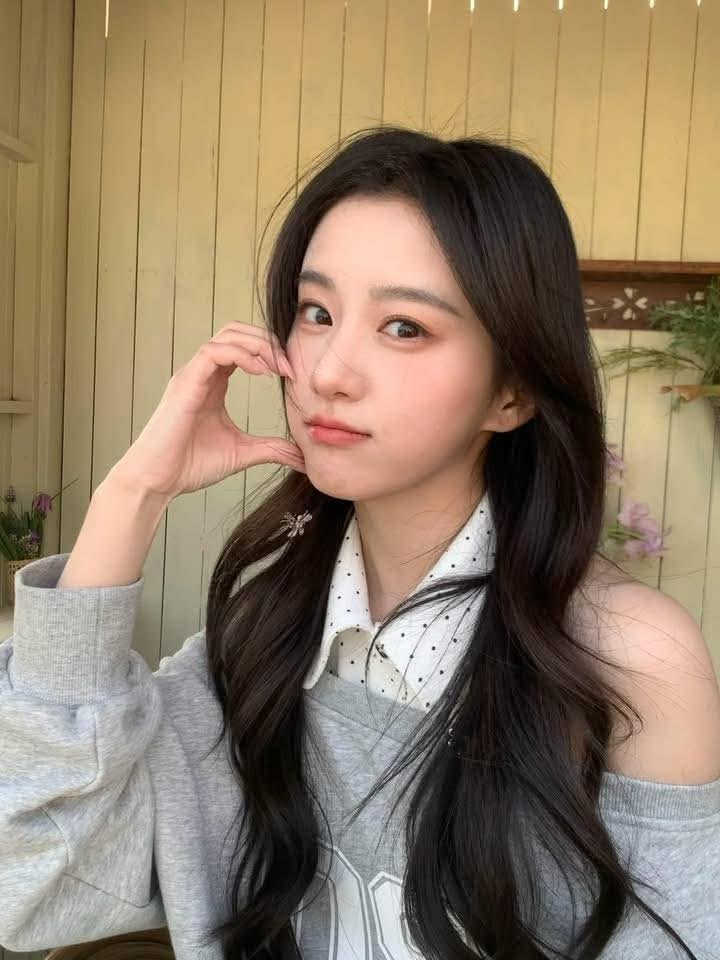 seeeunt's tweet photo. Jika Baobao jie adalah bunga....MAWAR!! Yes! Baobao jie ntu kek mawar, cantik, indah, memikat warnanya 🤩. Intinya, CANTIK BANGET!! DAN MENARIK BANGET 🥰🥰 https://t.co/nWv6IS5Qfl