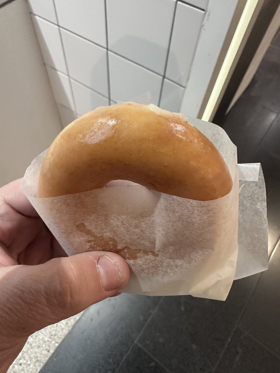 TheFordFactor's tweet photo. Free Krispy Kreme Donuts Today 

How it started                How it’s going https://t.co/J5k5HC23kg