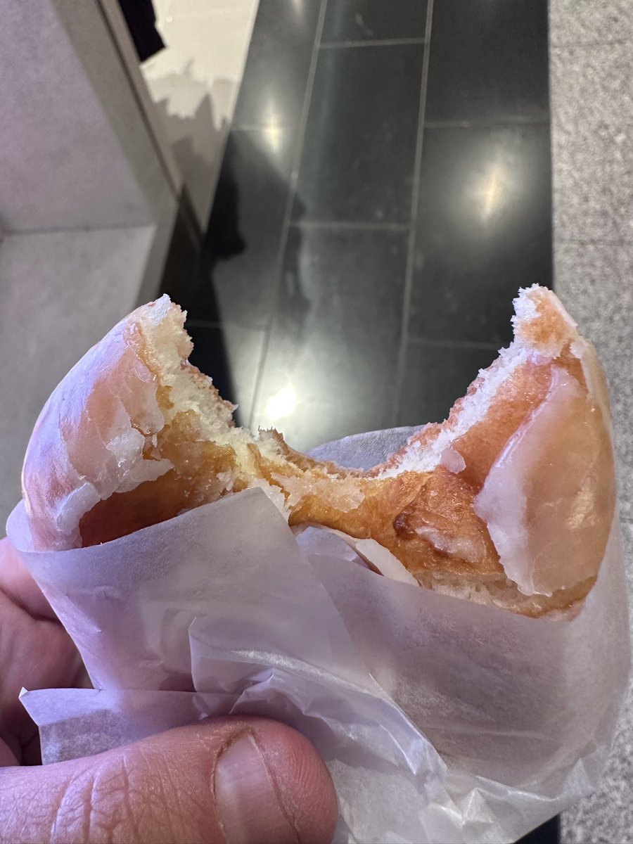 TheFordFactor's tweet photo. Free Krispy Kreme Donuts Today 

How it started                How it’s going https://t.co/J5k5HC23kg