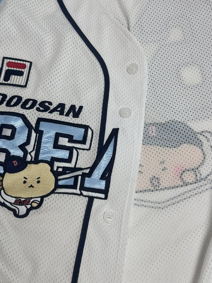 doosthsan's tweet photo. 제 떡볶이 양념 개크게 묻은 망곰니폼 같이 갔던 한화팬 지인의 심폐소생술로 되살아나서 공익성 글 남깁니다. 저같이 불미스러운 일을 겪은 분들에게 도움이 되길(꒦ິ⌓꒦ີ)
조건 : 어센틱 / 7시간 경과 / 물티슈(현장)>물>주방세제>세탁비누 순으로 먼저 해봤는데 선명한 빨강~주황+얼룩 자국 남았음 https://t.co/NeLk0dTiYi