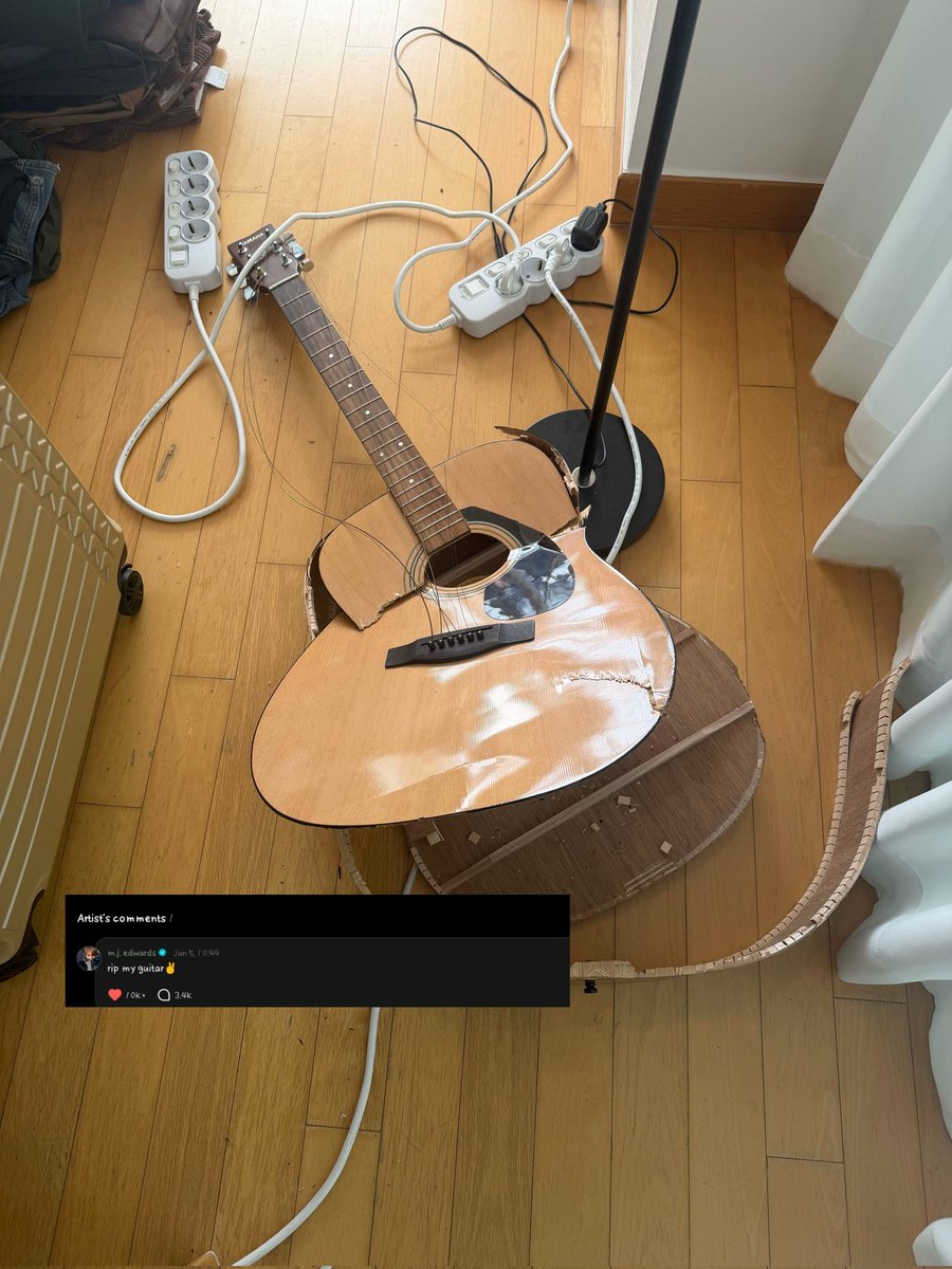 zhaoyufancokr's tweet photo. martin: “rip my guitar✌️🥲” https://t.co/cJdWaPkRic