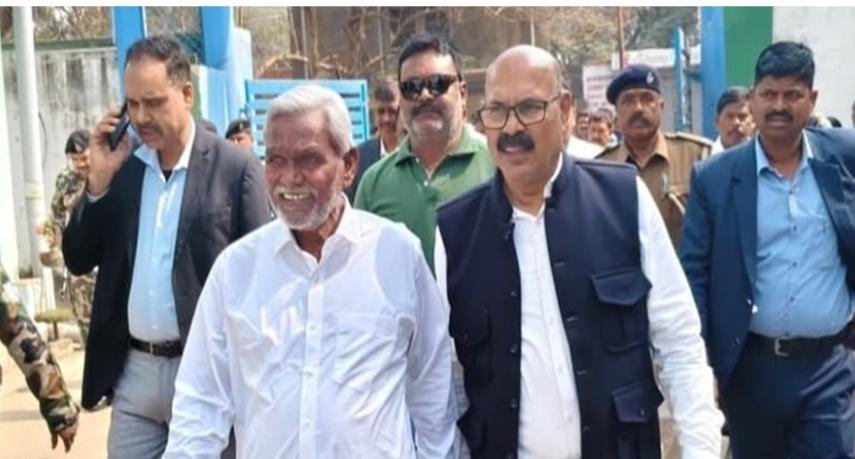 jharkhand_pk's tweet photo. सरायकेला: पूर्व मुख्यमंत्री चंपाई सोरेन ने नगड़ी में रिम्स-2 के लिए जमीन अधिग्रहण के मुद्दे पर राज्य सरकार पर आदिवासी-मूलवासी विरोधी होने का आरोप लगाया. उन्होंने कहा कि जमीन और अधिकारों की रक्षा के लिए आंदोलन तेज किया जाएगा.

#ChampaiSoren #RIMS2 #Nagri #prabhatkhabarjharkhand https://t.co/LxIKsJhOzD