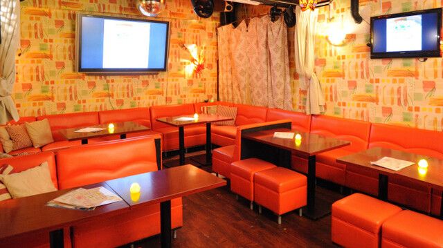 bar_poplus's tweet photo. 歌舞伎町のアミューズメントバーPOPLUSで深夜スタッフを募集しています🎤

カラオケ、ダーツ、貸切パーティー、スポーツ観戦など、にぎやかな雰囲気のお店です。

深夜時給1,750円〜
未経験OK
週2日〜OK
気になる方はDMで「求人見ました」だけでも大丈夫です！#歌舞伎町求人　#新宿バイト　#深夜バイト https://t.co/Fuhxo8gE7b