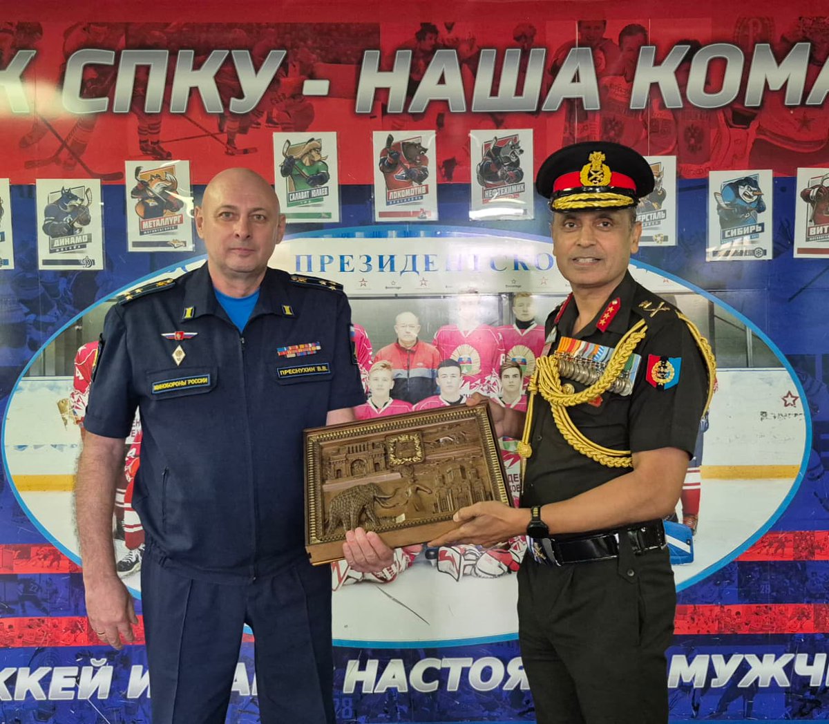 HQ_DG_NCC's tweet photo. YEP RUSSIA 🇷🇺
Lt Gen Virendra Vats, YSM, SM, VSM, DG NCC  concluded his visit to the Cadets' Friendship Festival on 04 Jun and departed for Moscow. As a token of friendship amd remeberance, mementoes were exchanged with the Head of Stavropol Presendential Cadet School.

The NCC delegation also  showcased the diversity and rich culture of India by country presentation on India which was immensely appreciated by the audience.
#NCCIndia #YouthPower #YEP 🇮🇳🇷🇺
#IndiaRussiaFriendship @SethSanjayMP @SpokespersonMoD @adgpi @IAF_MCC @indiannavy @vatsvirendra1