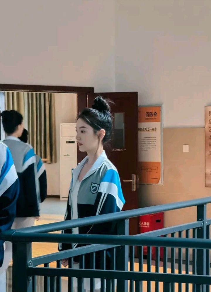 11nu14's tweet photo. 이렇게 생긴 첫사랑을 어떻게 잊냐고 물었어 https://t.co/FZey58hguE